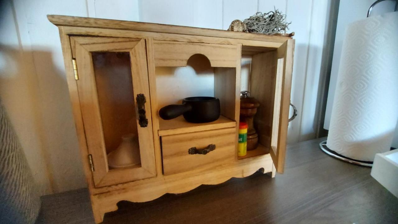 Le Châtelard-Montreux Petite Maison Sur La Colline Du Gibloux: 1Chambre,1 Salon Et Salle De Bain Prives Au Rez De Chausse, Piscine Exterieur Et Bbq , المظهر الخارجي الصورة