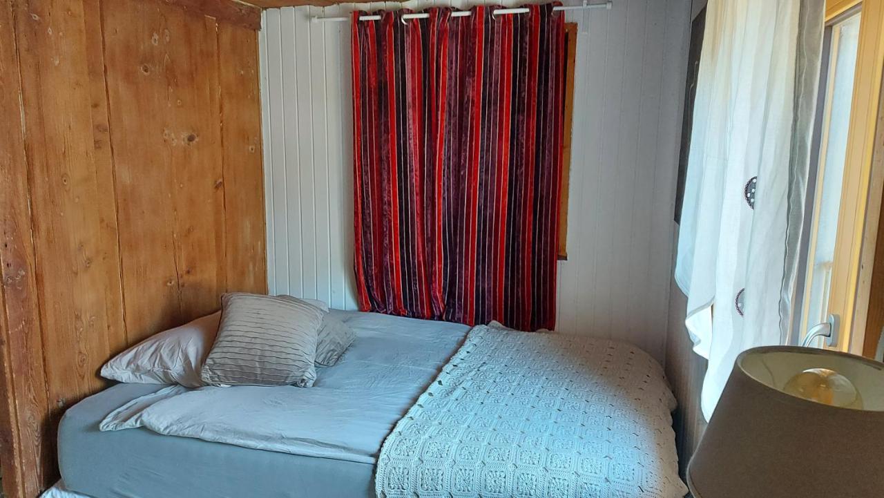 Le Châtelard-Montreux Petite Maison Sur La Colline Du Gibloux: 1Chambre,1 Salon Et Salle De Bain Prives Au Rez De Chausse, Piscine Exterieur Et Bbq , المظهر الخارجي الصورة