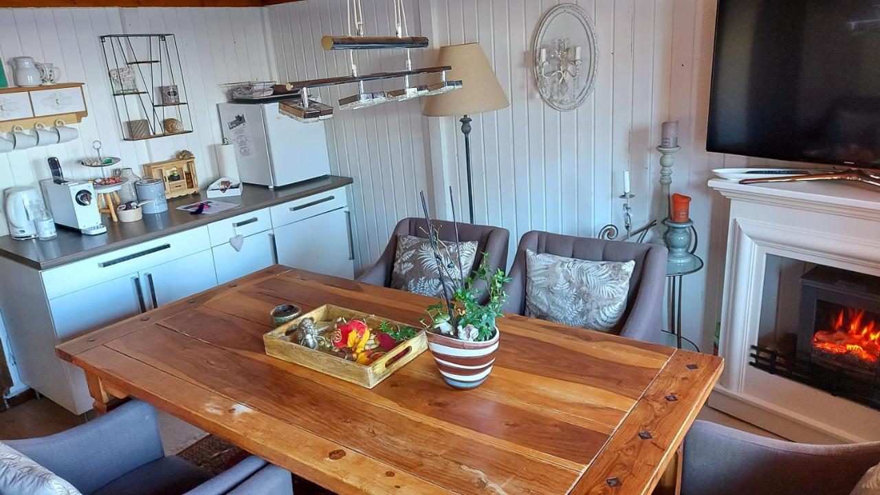 Le Châtelard-Montreux Petite Maison Sur La Colline Du Gibloux: 1Chambre,1 Salon Et Salle De Bain Prives Au Rez De Chausse, Piscine Exterieur Et Bbq , المظهر الخارجي الصورة