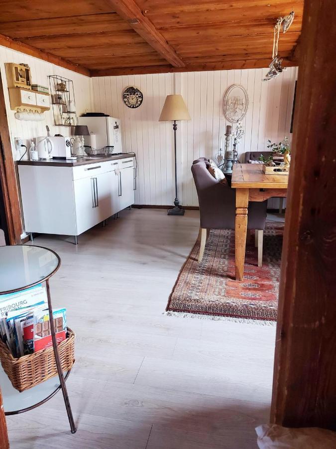 Le Châtelard-Montreux Petite Maison Sur La Colline Du Gibloux: 1Chambre,1 Salon Et Salle De Bain Prives Au Rez De Chausse, Piscine Exterieur Et Bbq , المظهر الخارجي الصورة