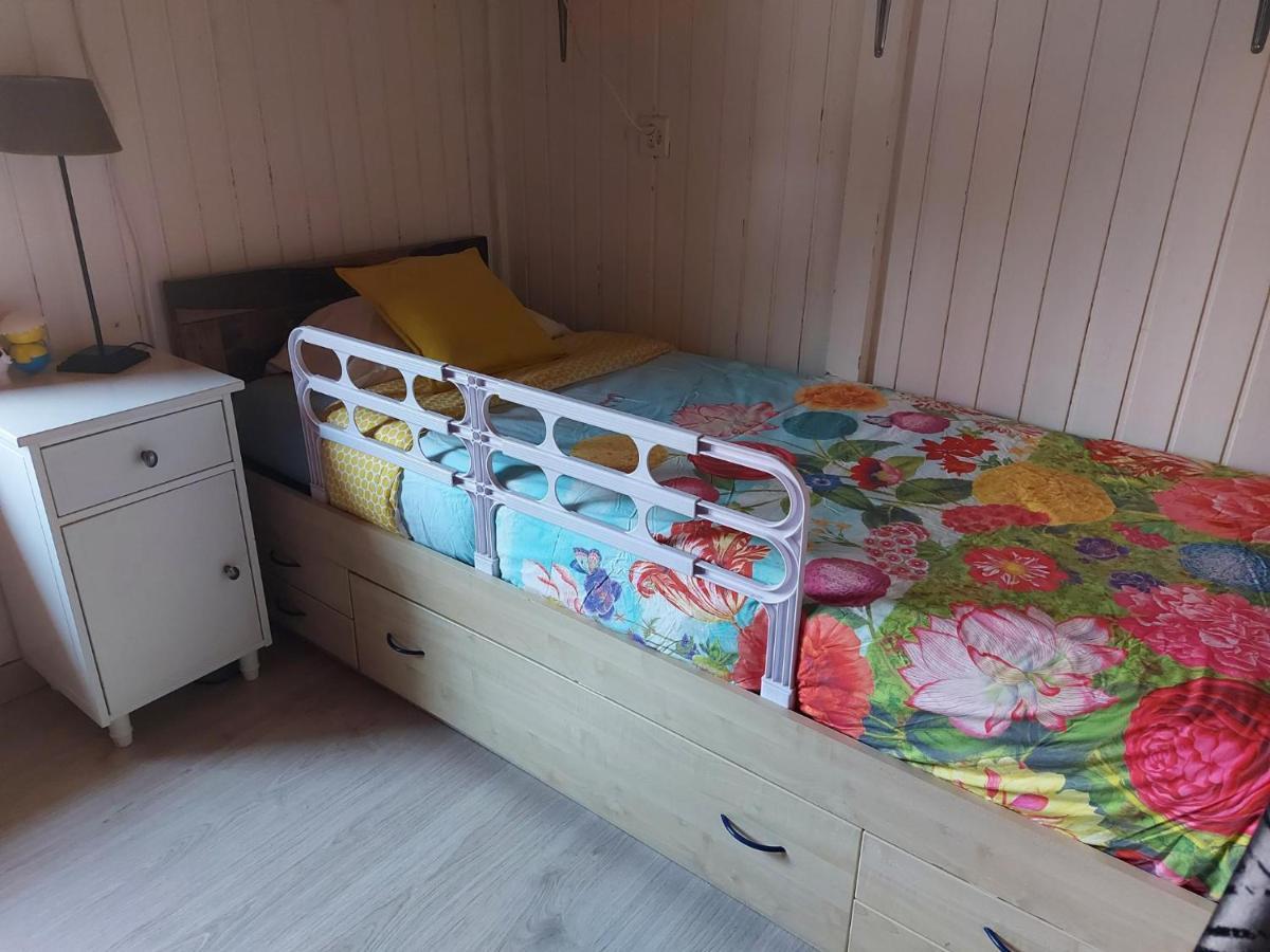 Le Châtelard-Montreux Petite Maison Sur La Colline Du Gibloux: 1Chambre,1 Salon Et Salle De Bain Prives Au Rez De Chausse, Piscine Exterieur Et Bbq , المظهر الخارجي الصورة